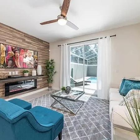 Chic Spacious With Private Pool Ideal Location